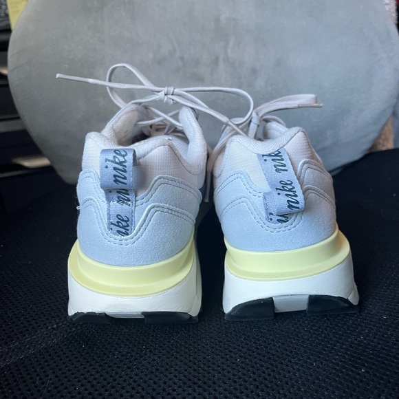 Nike Women’s Air Max Dawn size 7 - Picture 4 of 7